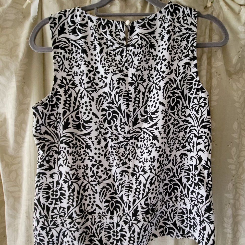 Talbot's B&W Sleeveless top with floral design NWT - Picture 3 of 7